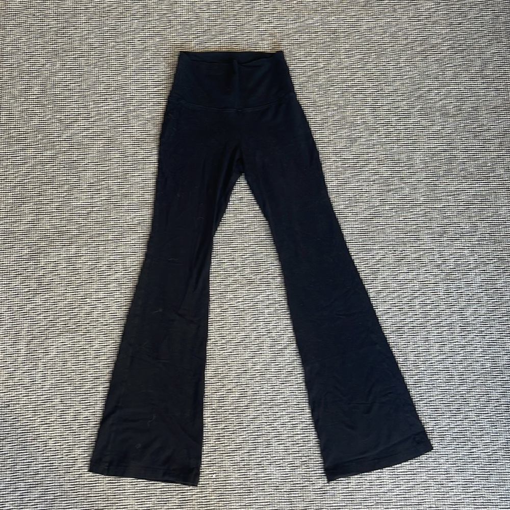Aritzia TNACHILL Atmosphere Flare Legging